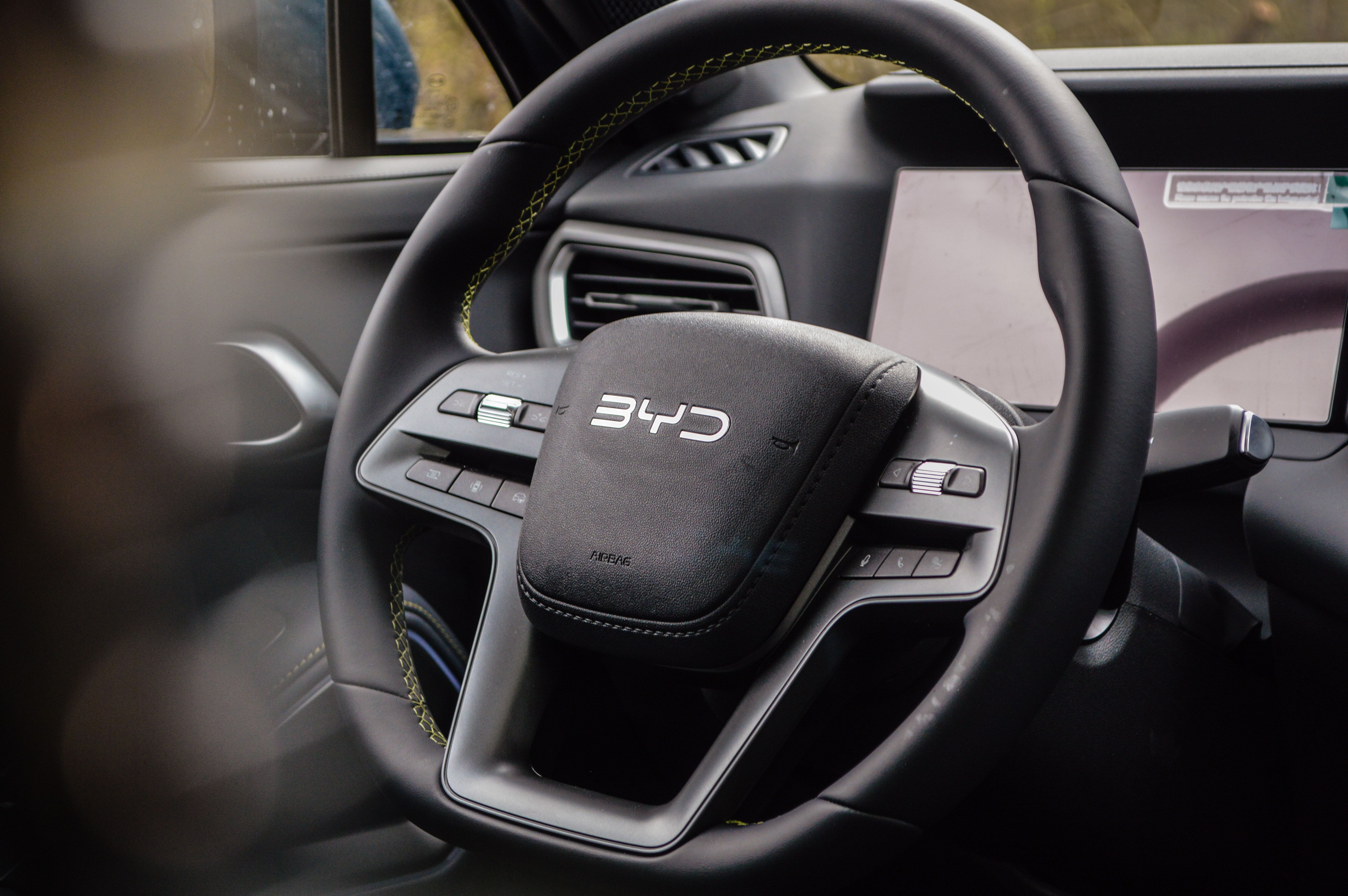 FOTO | Test Drive BYD Atto-2 DM-i: Cum au reușit chinezii să facă un SUV plug-in hibrid care costă cât o Dacia Duster - Poza 15