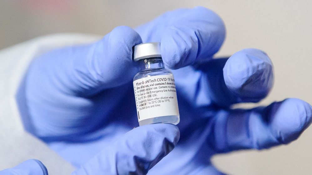 Cine se poate vaccina cu jumătate de doză la rapel (booster). Explicațiile lui Valeriu Gheorghiță