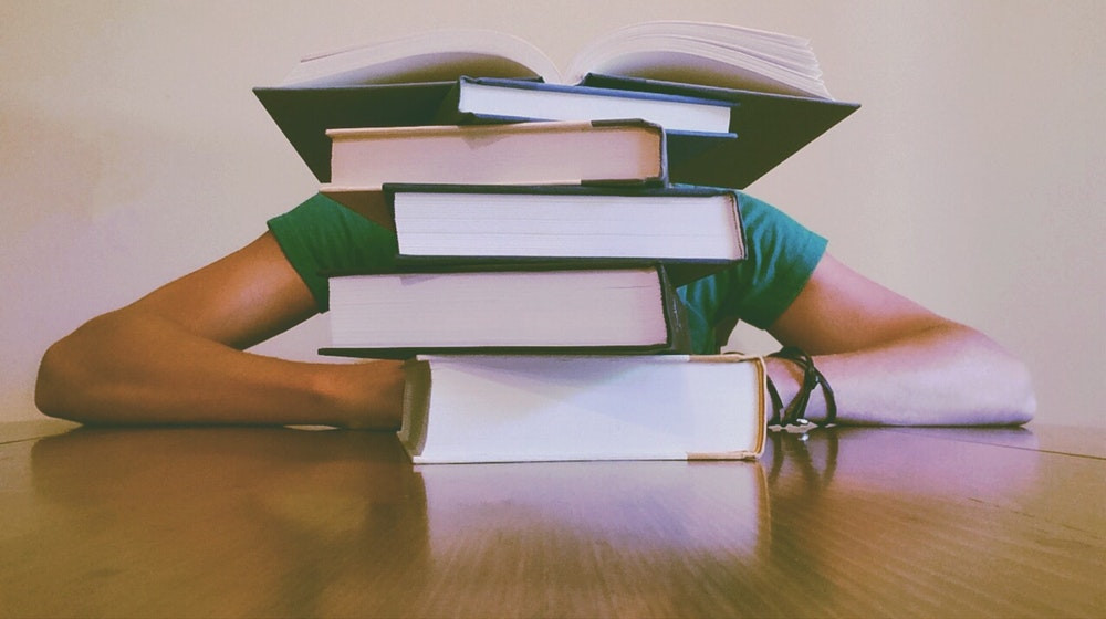 „Studenția de la A la Z”, GHID pentru studenții din România. Informații complete despre burse, facilități și sprijin în facultate