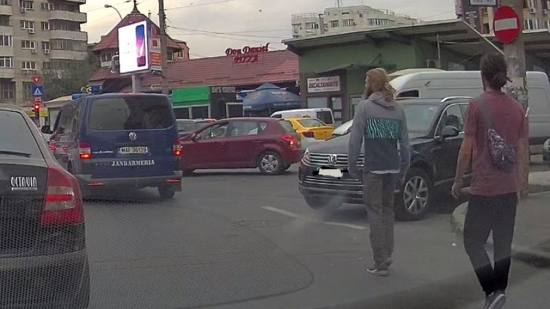 Agresorii din trafic, retinuti. Droguri gasite in locuintele lor