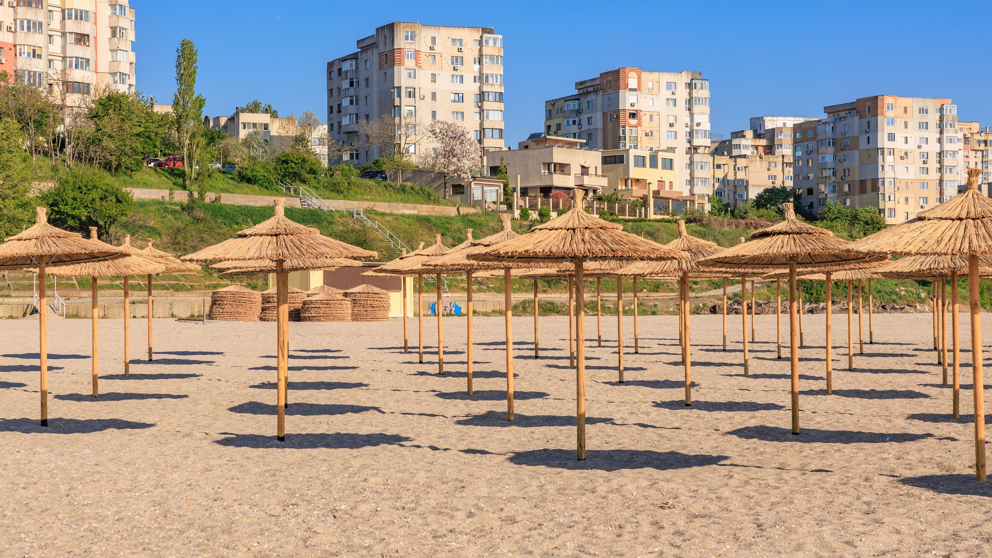 Ce s-a întâmplat pe litoral după reducerea tichetelor de vacanță. Numărul apartamentelor autorizate s-a înjumătățit