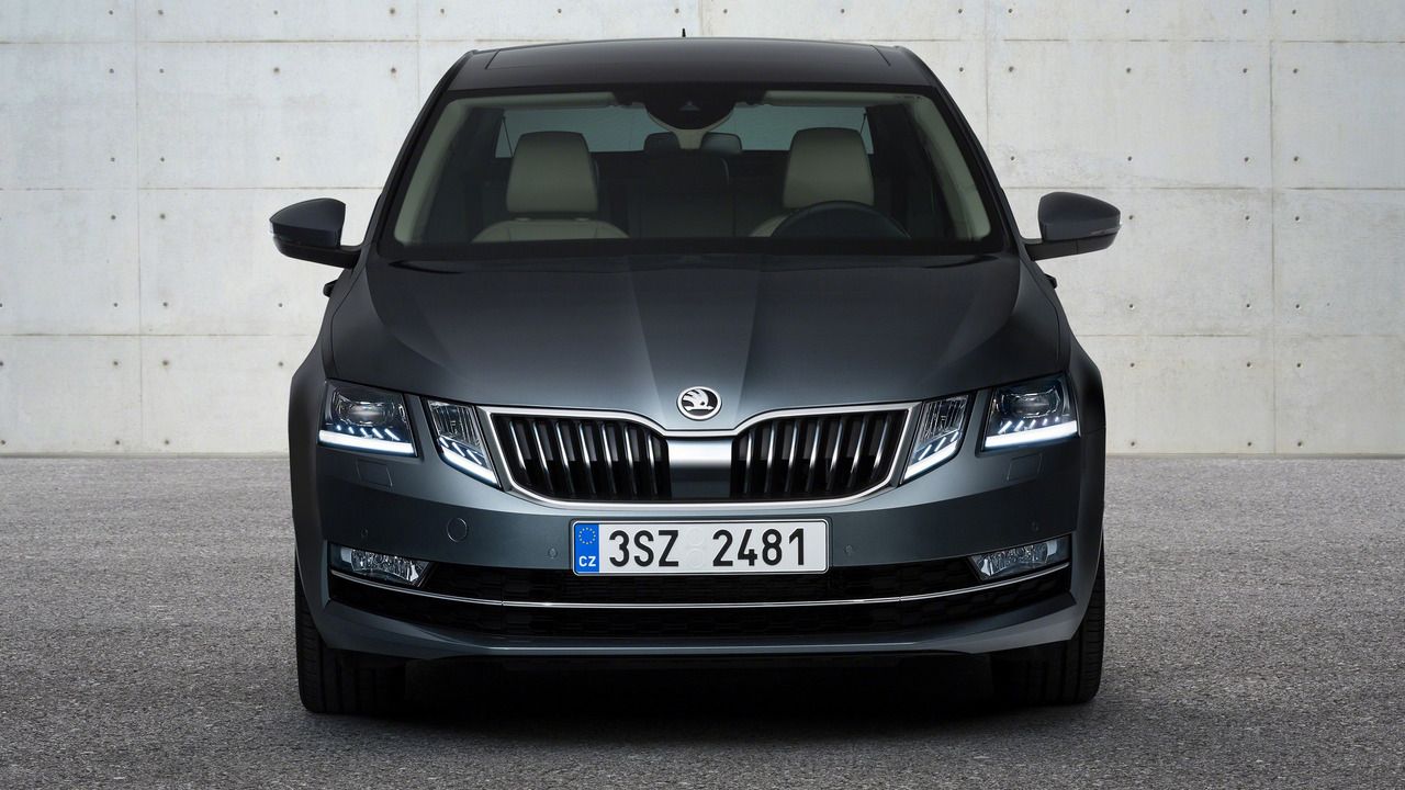 Skoda a prezentat primele imagini cu Octavia facelift sedan si estate