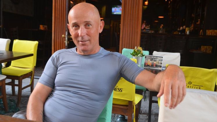 Mugur Mihaescu: Nu m-am obisnuit si nu o sa accept niciodata legea antifumat, dar in Romania cine tipa mai tare are dreptate