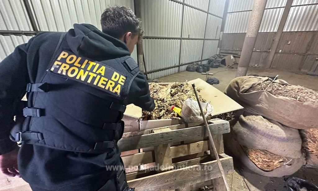 GALERIE FOTO | Cum arată fabricile ilegale de țigări din România. Produc sute de tone anual - Imagine 16