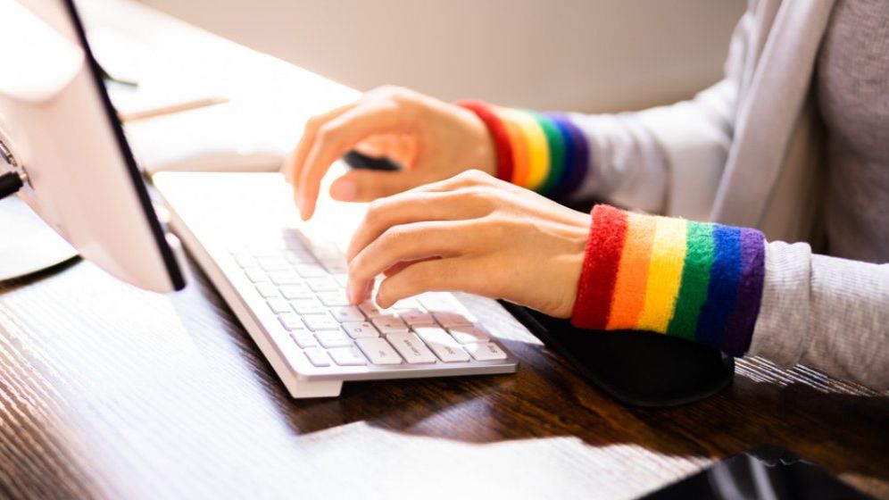 CEDO obligă România să adopte o legislație prin care să recunoască cuplurile de acelasi sex