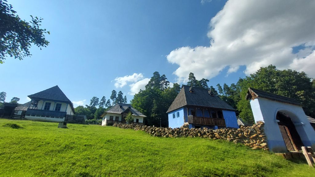 GALERIE FOTO | Cum arată cel mai spectaculos muzeu în aer liber al României - Imagine 91