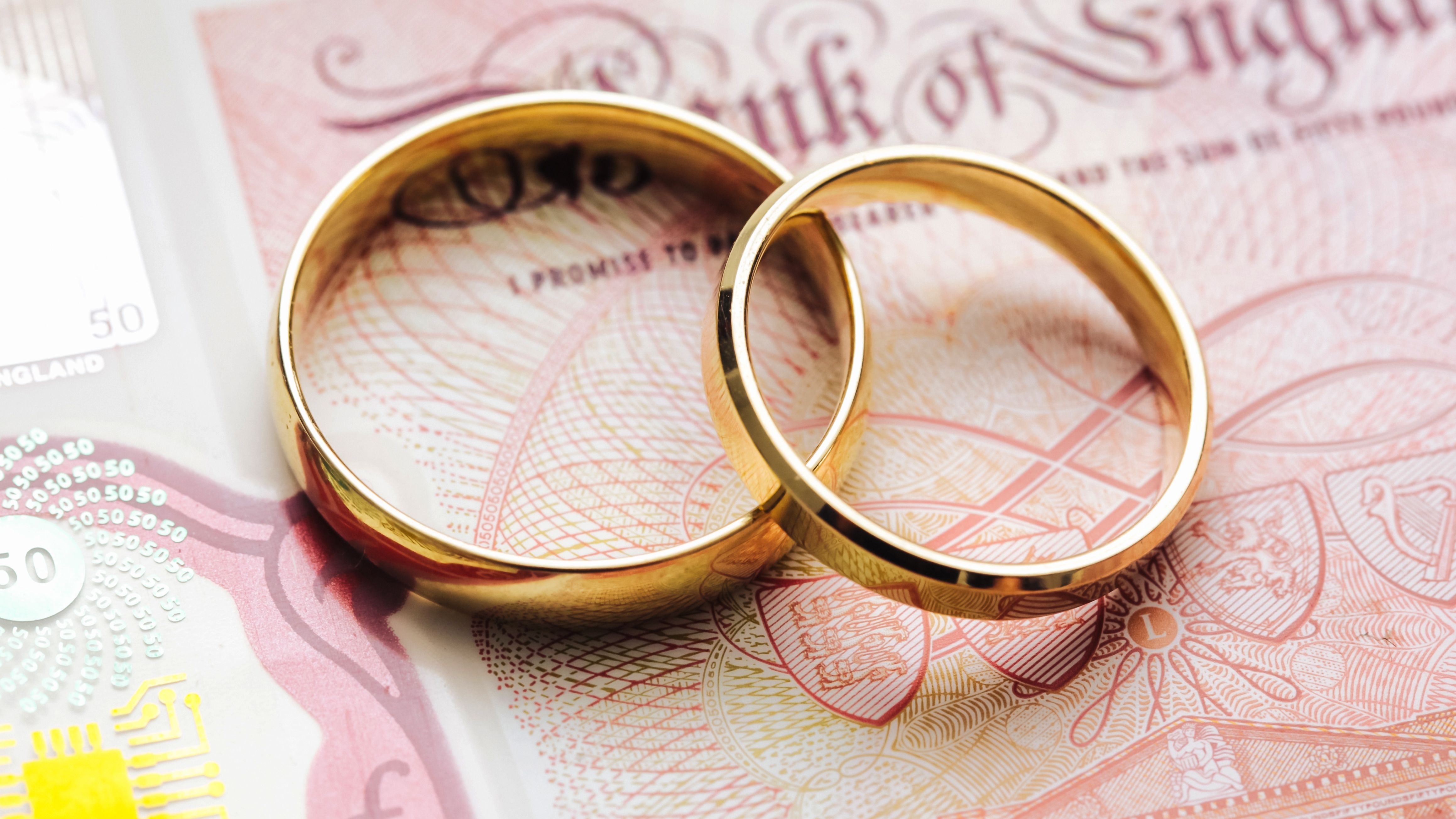 După divorț, soții vor putea alege păstrarea numelui din timpul căsătoriei fără consimţământul celuilalt