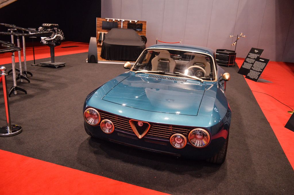Un alt restomod, tot de inspirație Alfa Romeo. E vorba de opera Totem Automobili (care oferă și o versiune electrică), construită special pentru salon