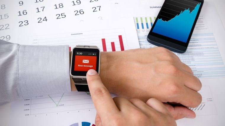 Cum arata biroul inteligent: Cat platesc romanii pentru a-si controla firma direct din smartphone