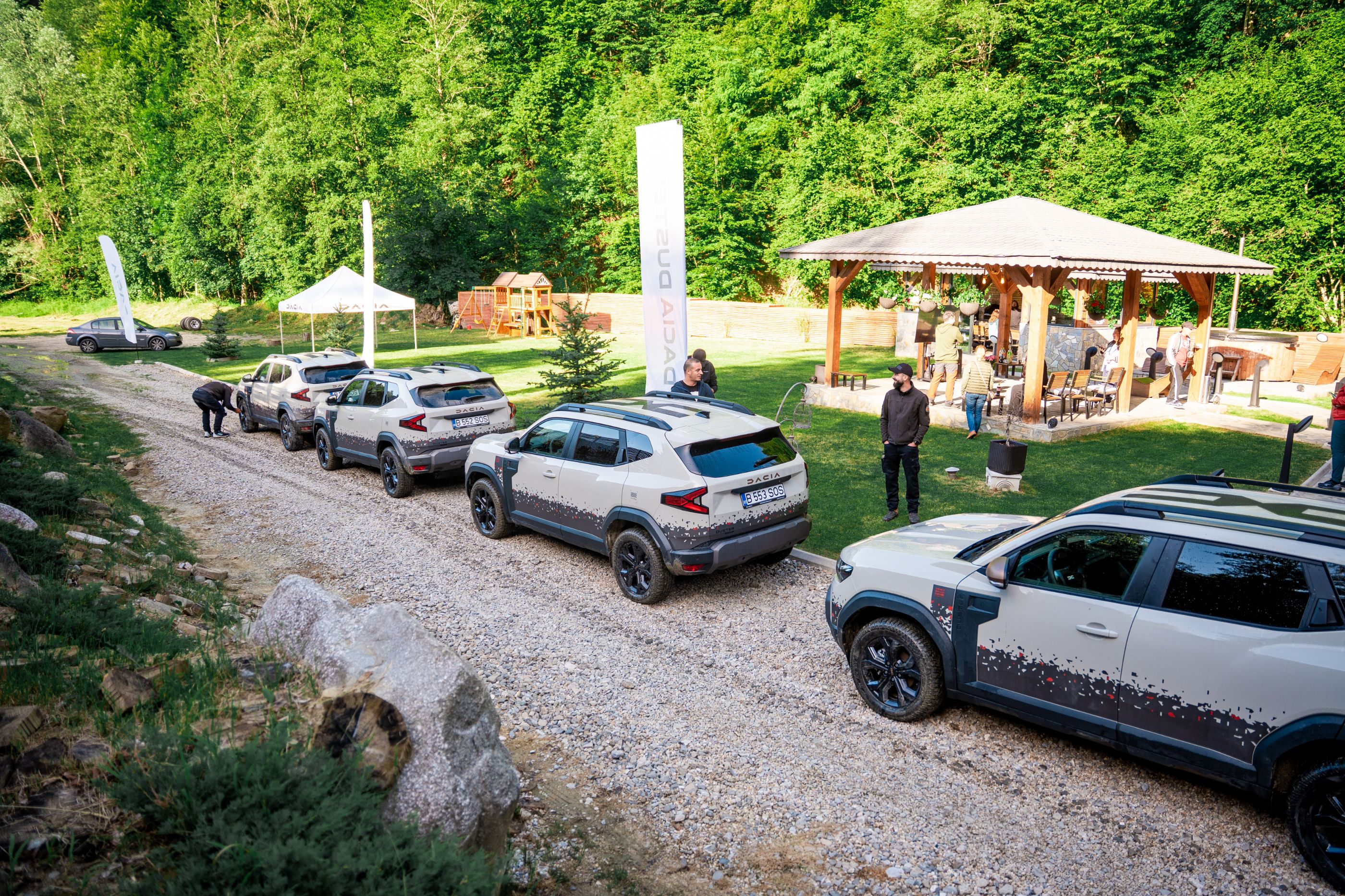 FOTO | Dacia Duster Spirit of Sand în mâinile unui campion mondial. Cum merge SUV-ul românesc pe teren accidentat - Poza 2