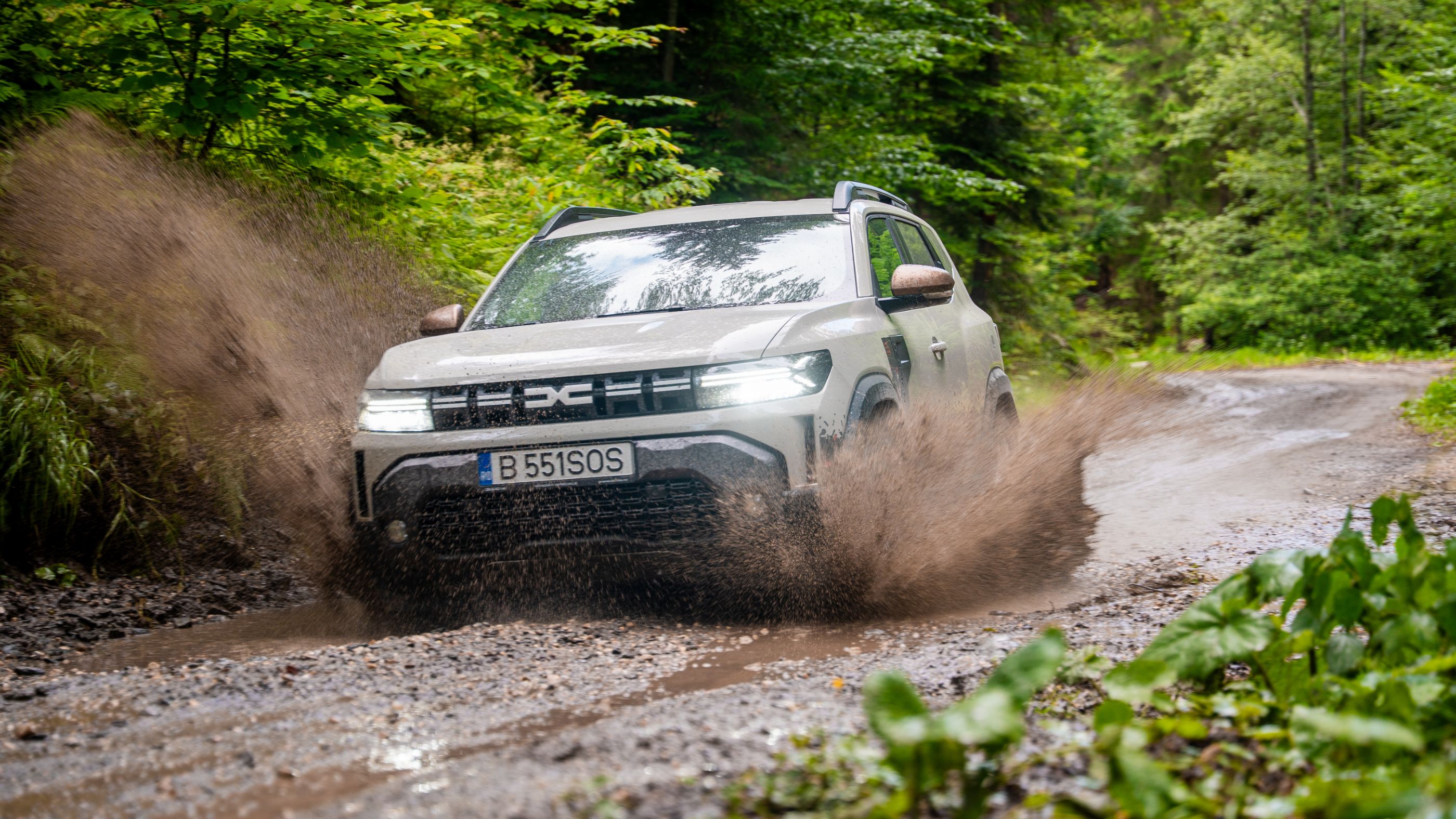 FOTO | Dacia Duster Spirit of Sand în mâinile unui campion mondial. Cum merge SUV-ul românesc pe teren accidentat