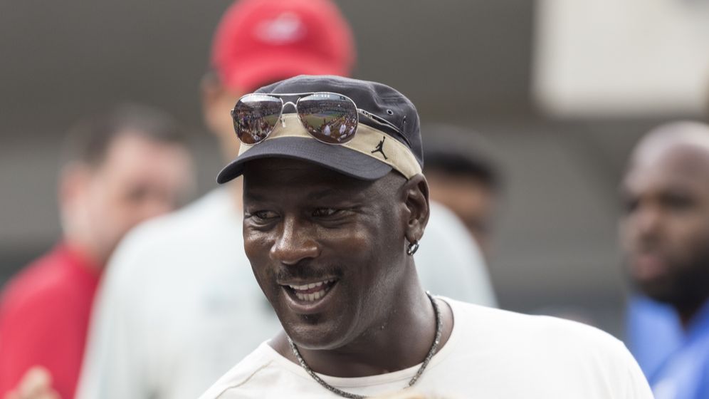 Michael Jordan a donat 10 mil. dolari pentru deschiderea a două clinici în SUA