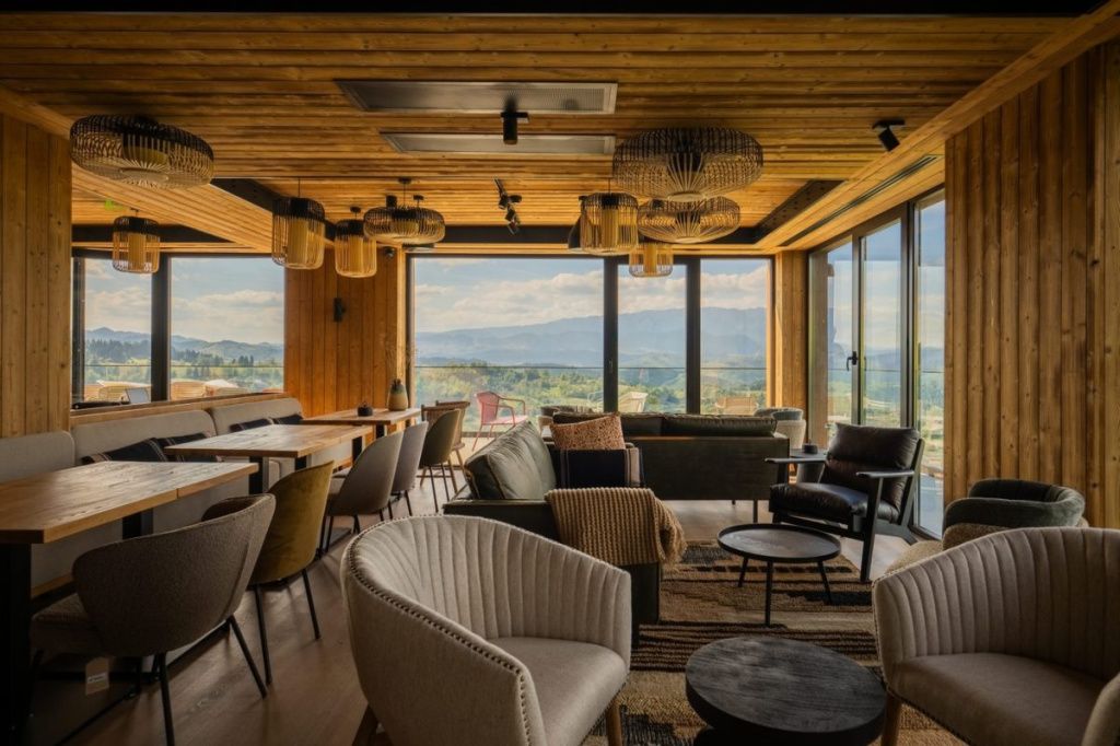 GALERIE FOTO | A fost inaugurat un nou proiect turistic de lux în inima Bucegilor - Imagine 19