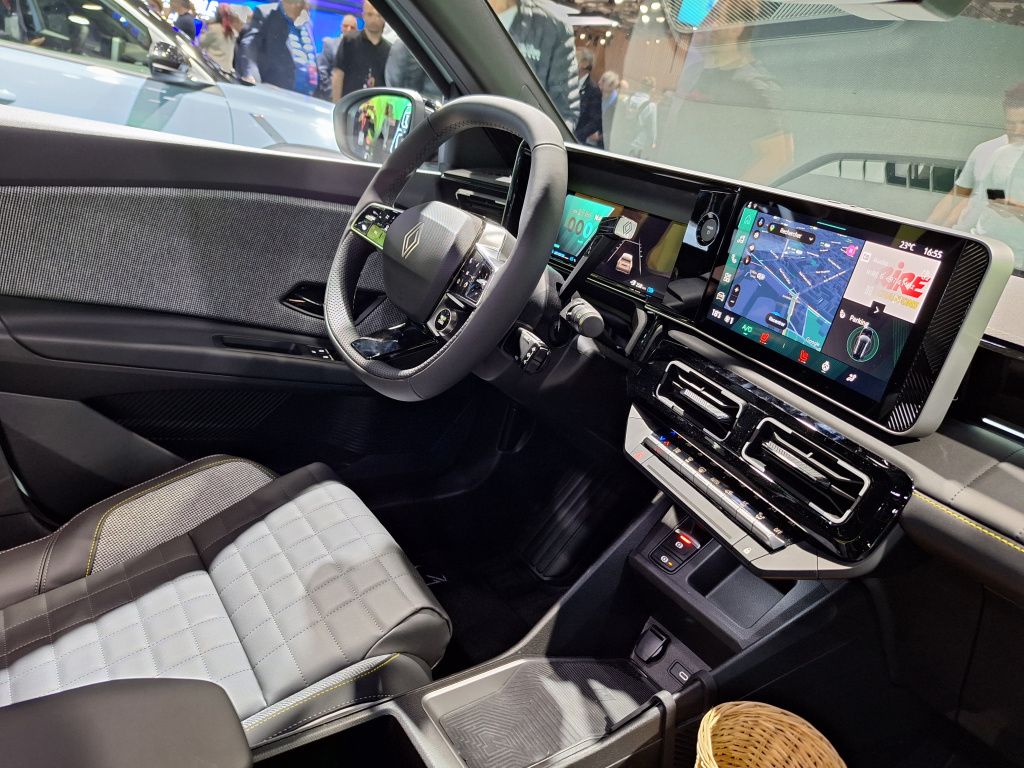 GALERIE FOTO | Noul Renault 4 E-Tech Electric a fost lansat la Paris. Cum arată, cât costă și ce - Imagine 16