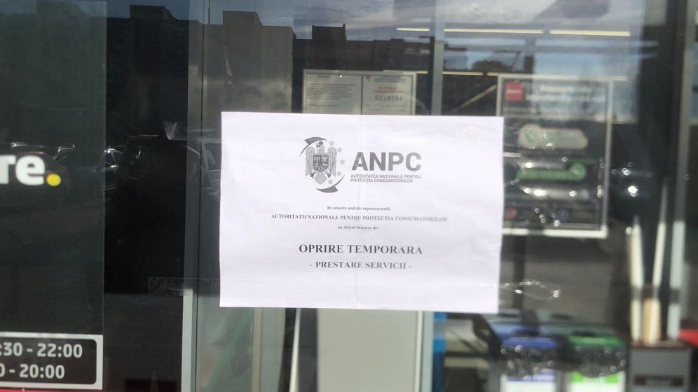 Gândaci şi produse expirate într-un local din sectorul 2. Funcționa de peste 20 de ani și avea milioane de lei datorii la stat