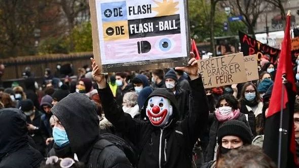 FRANȚA: O nouă zi de proteste împotriva legii privind securitatea