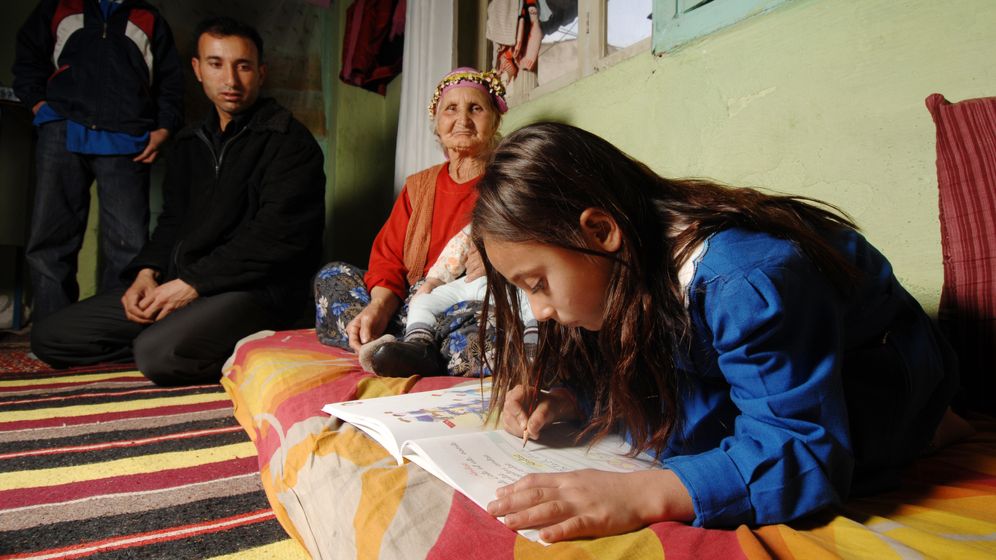 România needucată: Unu din trei elevi români a rămas în urmă cu materia școlară, în ultimii doi ani