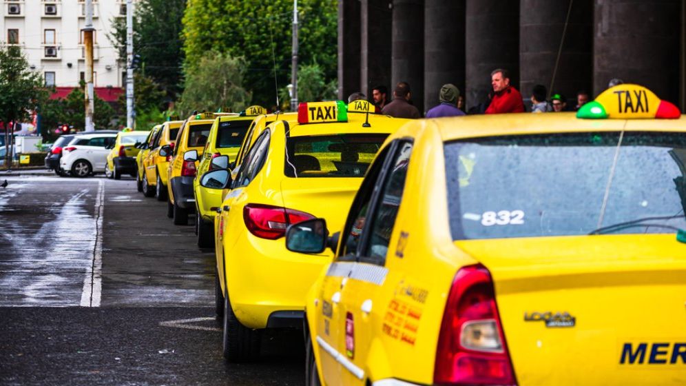 Revolut bate palma cu Meridian: Vei putea plăti cu cardul direct în taxi