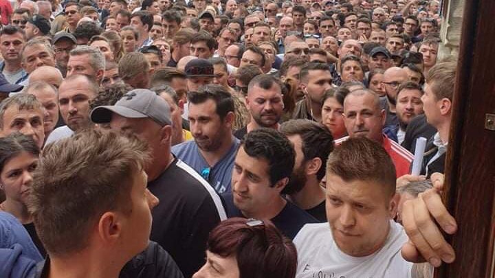 Romanii, blocati sa voteze din cauza incompetentei Guvernului