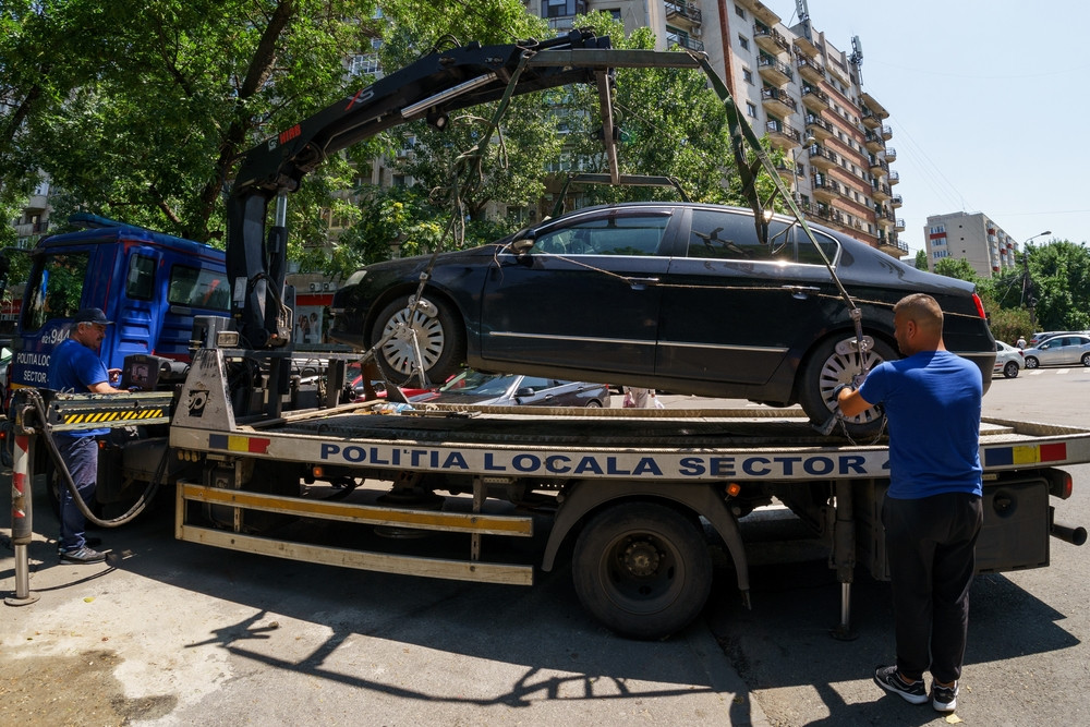 Noul regulament pentru ridicarea mașinilor parcate ilegal în București a fost aprobat. Care sunt noile prevederi și amenzi