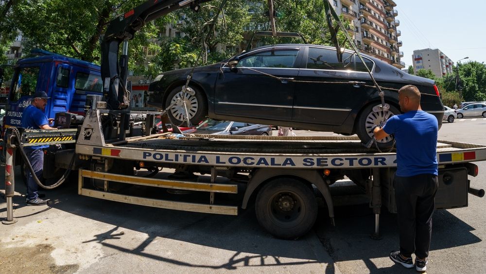 Noul regulament pentru ridicarea mașinilor parcate ilegal în București a fost aprobat. Care sunt noile prevederi și amenzi