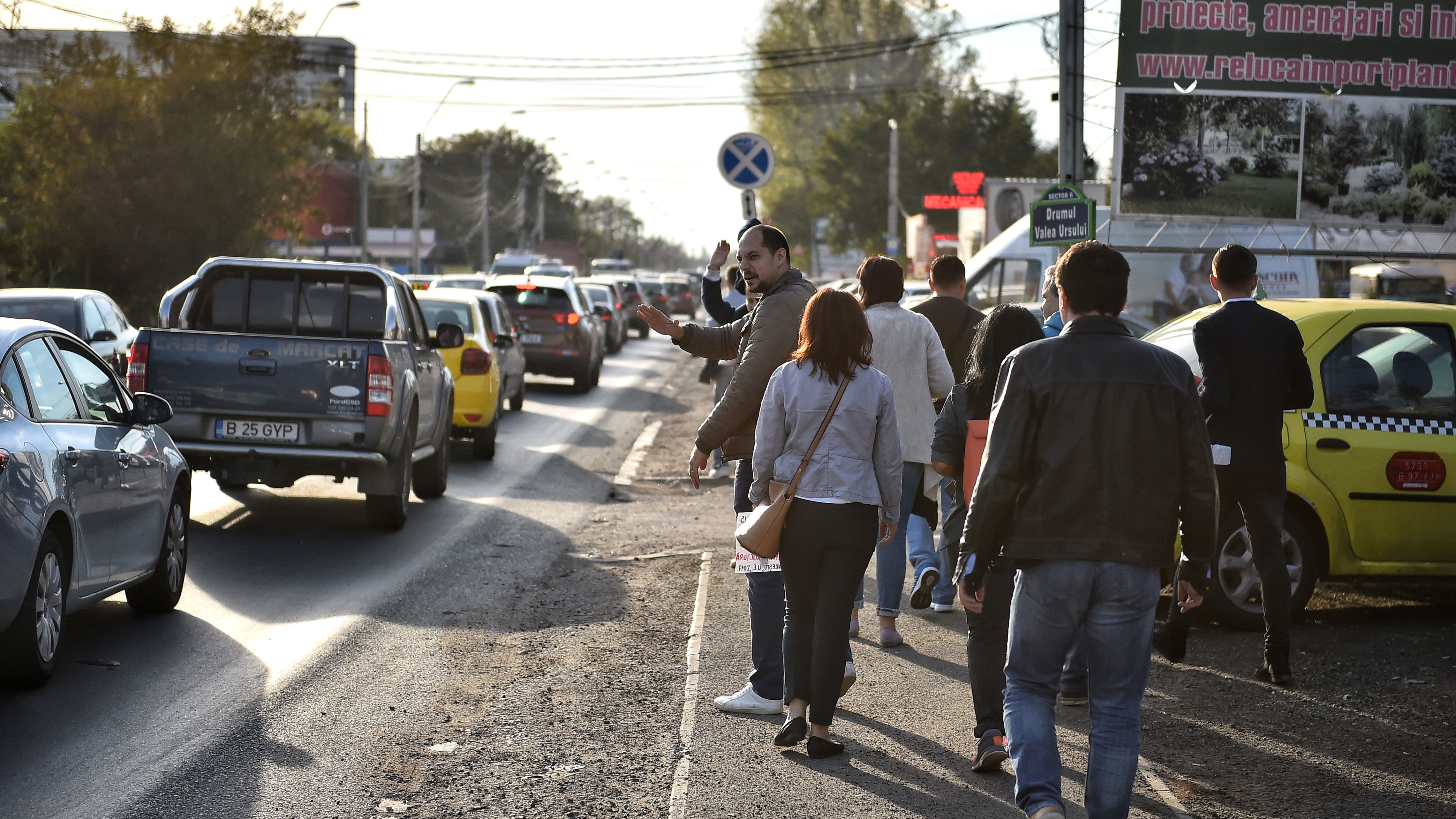 Protest pentru largirea bulevardului Prelungirea Ghencea si construirea Pasajului Domnesti