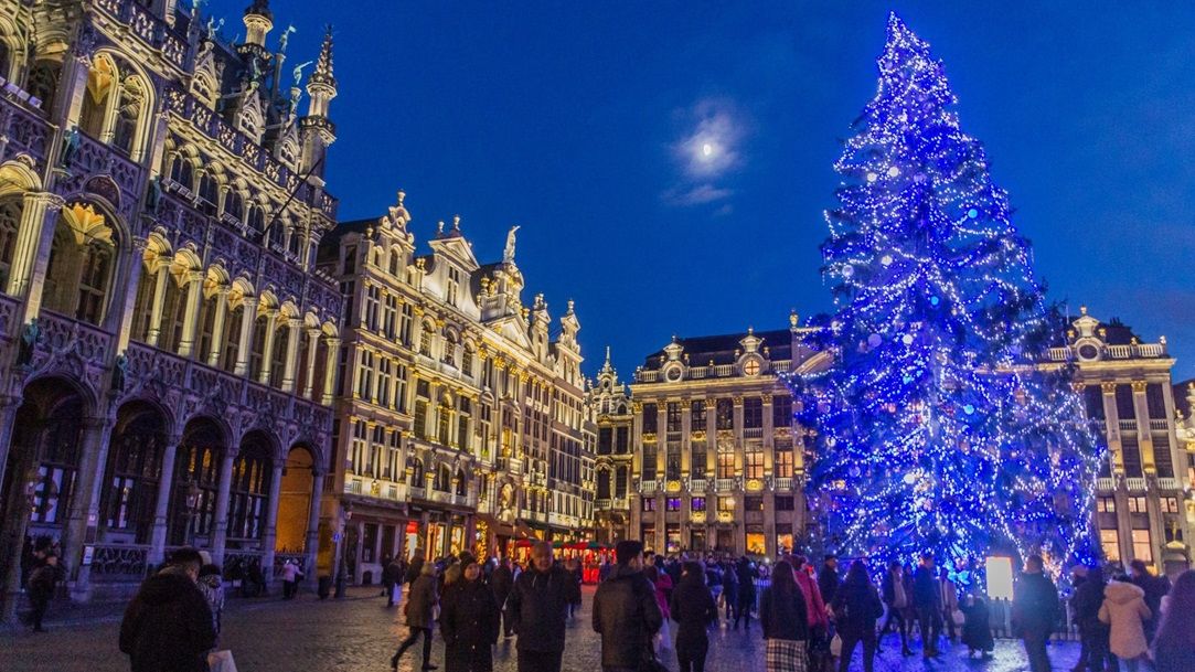 TAROM vine cu prețuri promoționale pentru 6 destinații renumite pentru târgurile de Crăciun