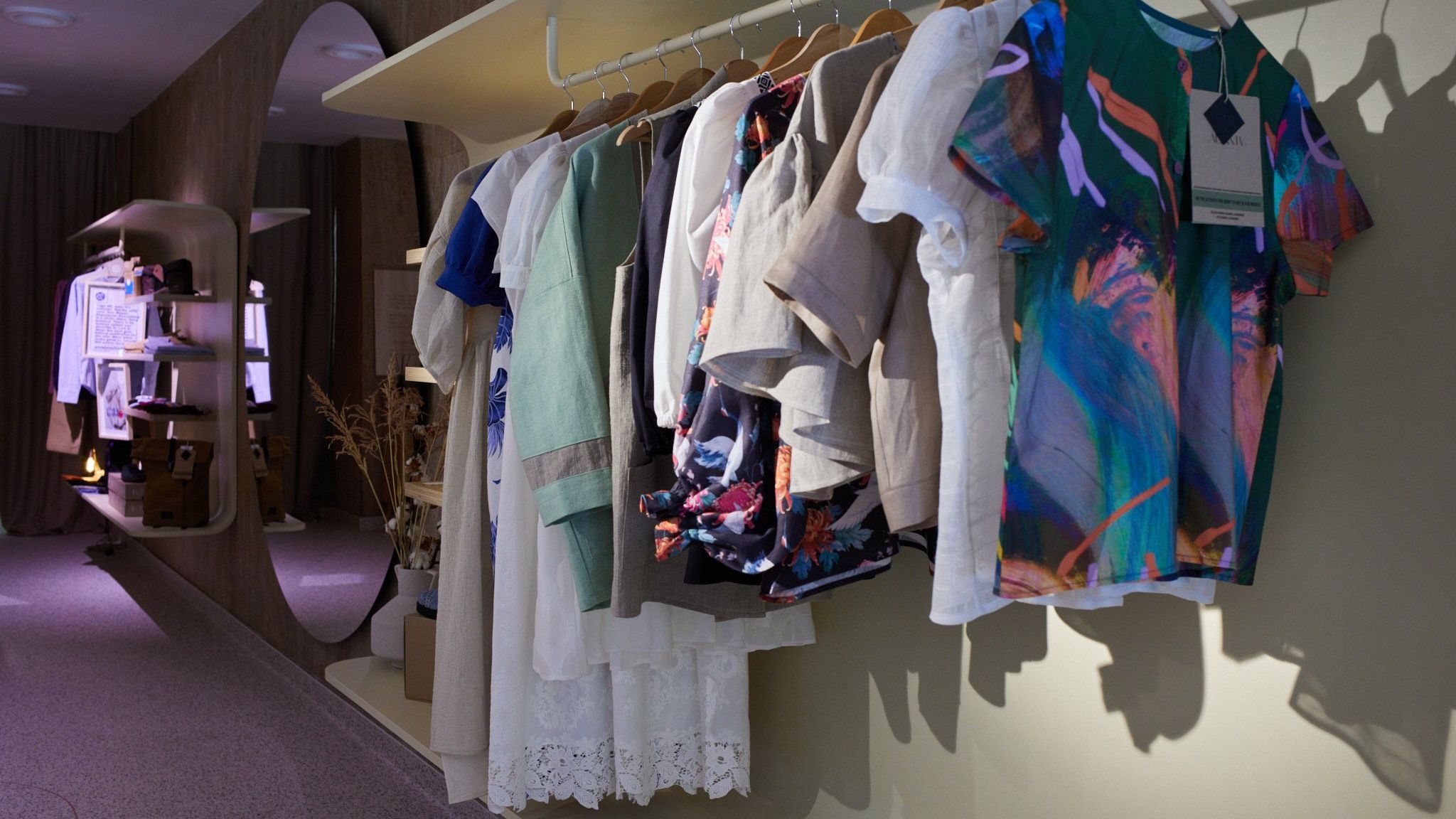 Alina Țiplea, ateliermerci.ro: Oamenii trebuie să știe ce înseamnă o geantă din piele vegană, realizată din cocos sau mere