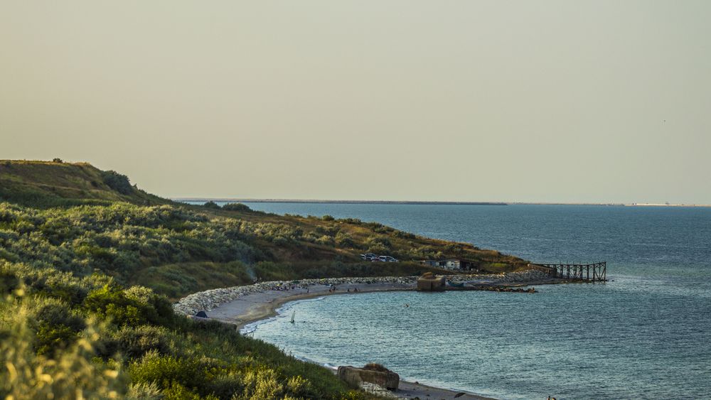 Petrecere ilegală pe plaja Tuzla. Nu s-a mai ținut cont de distanțarea fizică