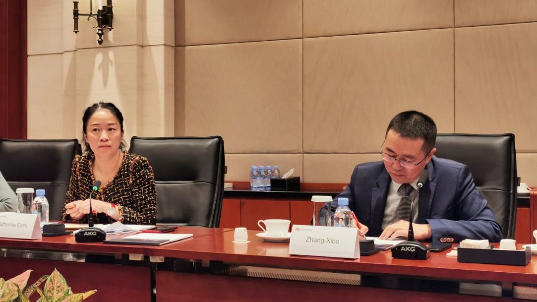 Jocul de sah dintre China si SUA: cum e vazut de Huawei, una dintre cele mai importante piese de pe tabla