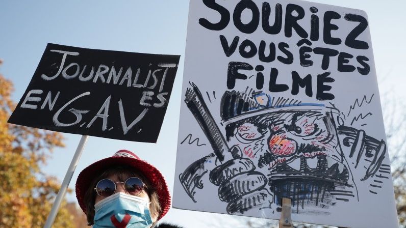 Peste 80 de francezi arestați, în urma protestelor izbucnite la Paris