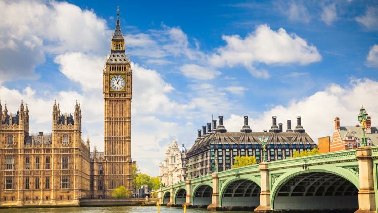 Londra nu mai indeplineste tinta de cheltuieli pentru aparare a NATO, in pofida angajamentului asumat de Theresa May