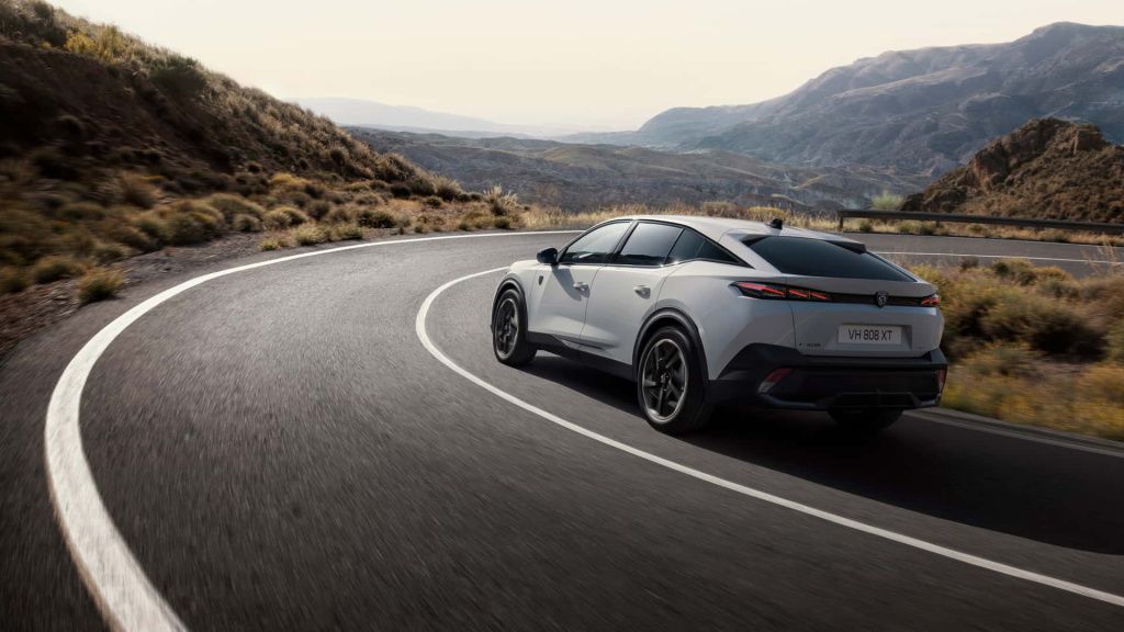 GALERIE FOTO | Peugeot a prezentat versiunea 100% electrică a lui 408 - Imagine 12