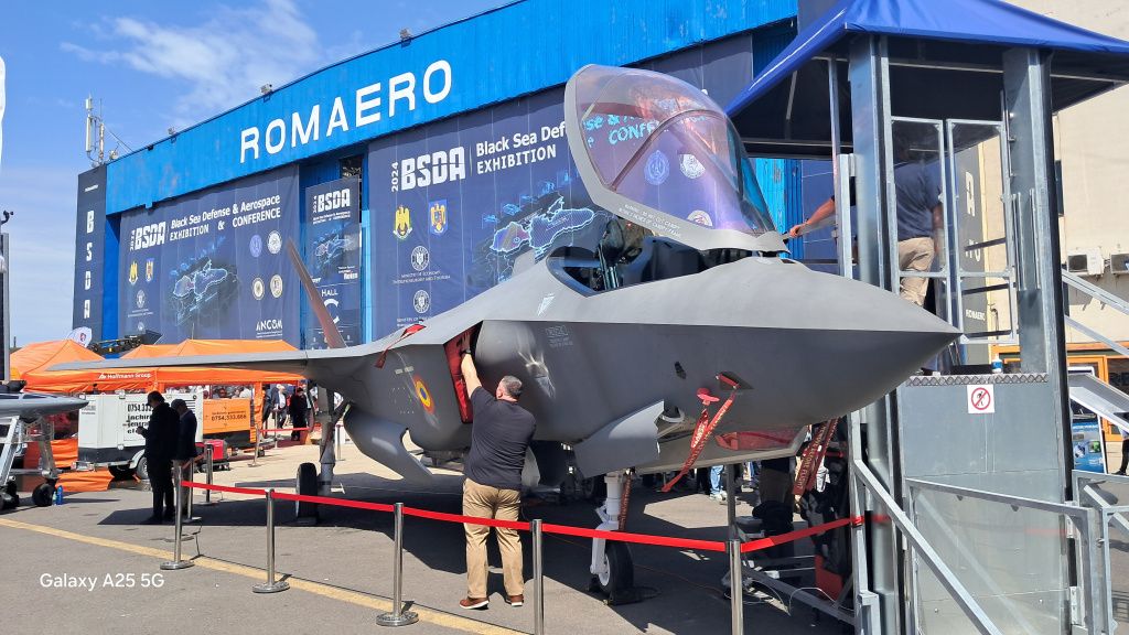 FOTO | BSDA, cea mai mare expoziție de tehnică militară, a început la București - Imagine 3