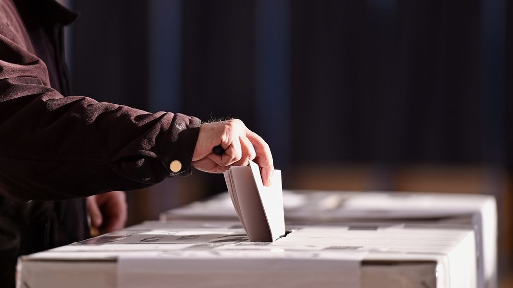 Regulile privind votarea in diaspora se schimba: Vot prin corespondenta si prelungirea orelor de vot