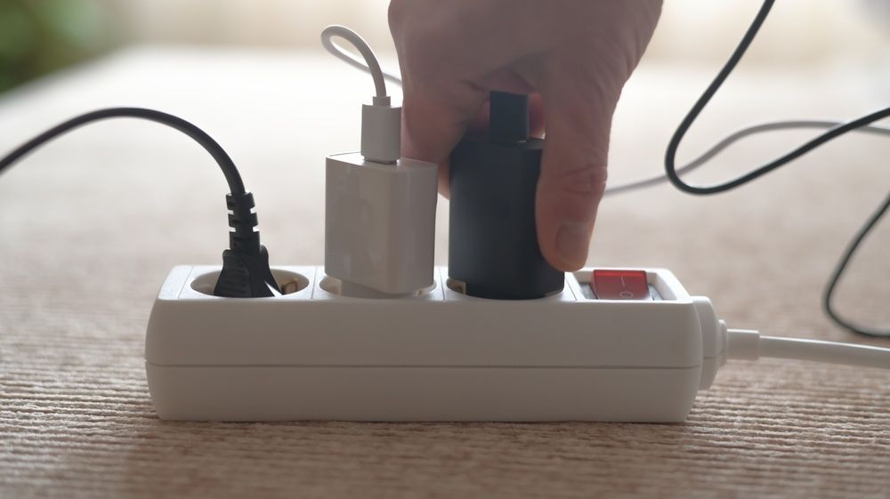Apel pentru reducerea consumului de energie în orele de vârf. Ce recomandă Ministerul Energiei