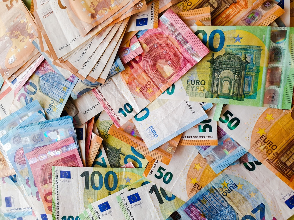 Bancnote euro false în sezonul de vacanță: ce trebuie să verifice turiștii în Bulgaria