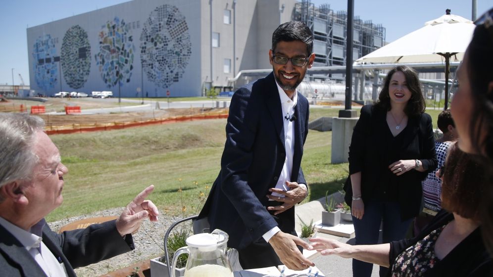 Povestea lui Sundar Pichai: a copilarit in India fara acces la un computer si Internet. Acum este CEO-ul Google