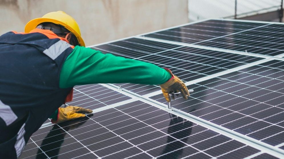 Investiție de 300.000 de euro în panouri solare. Hotelurile Ana și Crowne Plaza din Capitală au panouri fotovoltaice pe acoperișuri