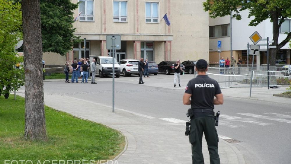Robert Fico, premierul slovac, se zbate „între viaţă şi moarte”. Medicii luptă să-l salveze