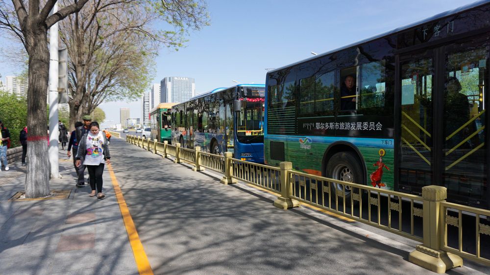 Autobuzele vor avea voie să circule pe liniile de tramvai - modificare Cod rutier
