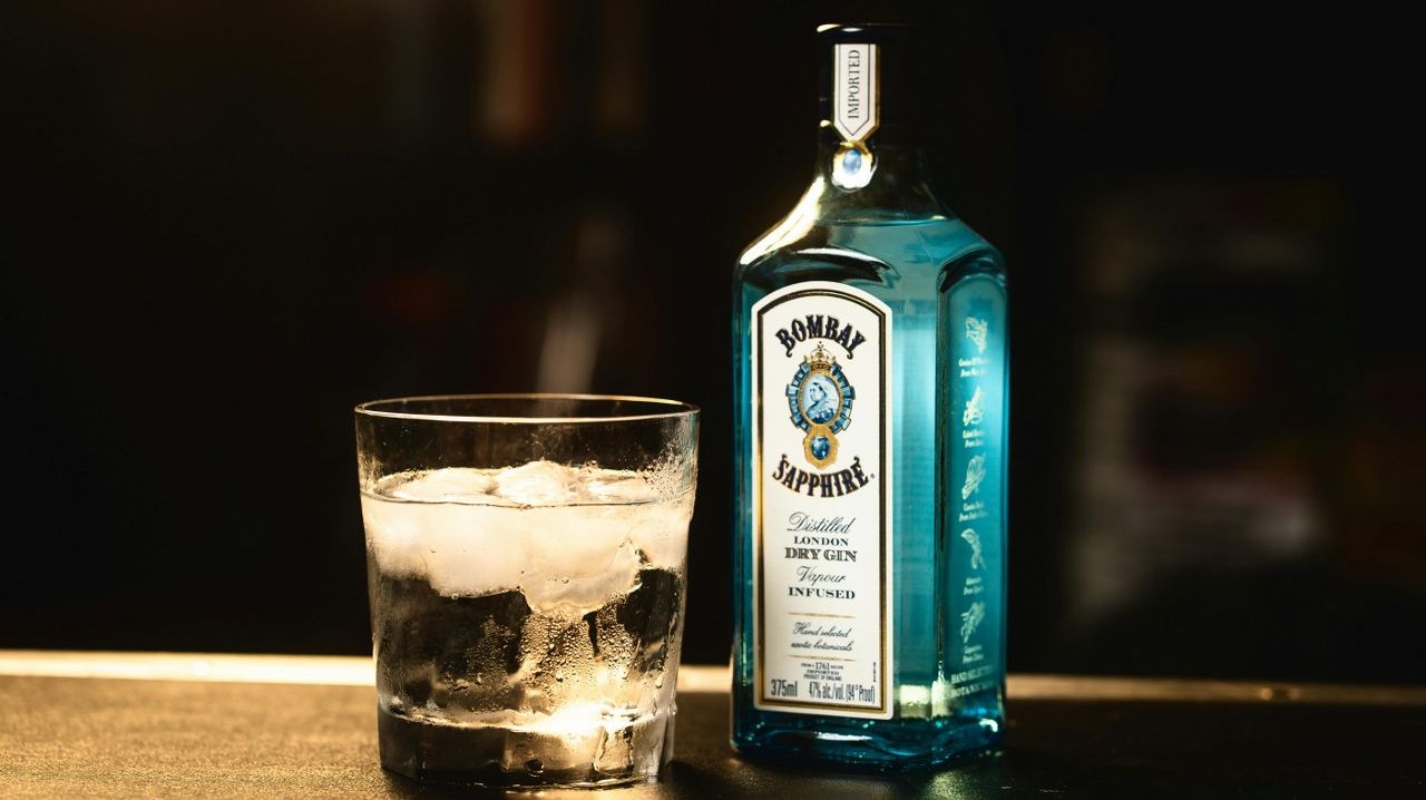 De la clasicul London Dry Gin la reinterpretările moderne