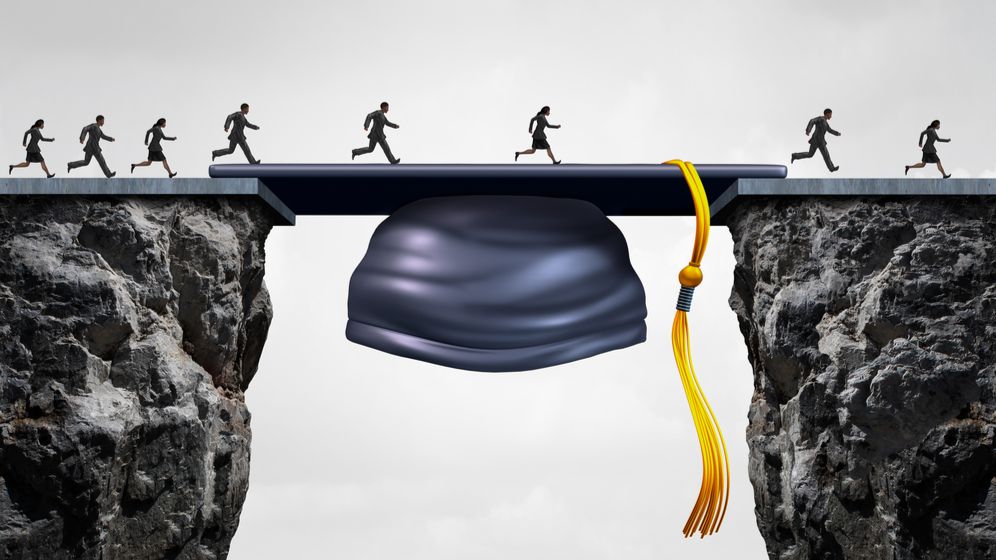 Executive MBA Bucharest. Cât timp mai au antreprenorii și managerii să se înscrie pentru a beneficia de burse de studiu