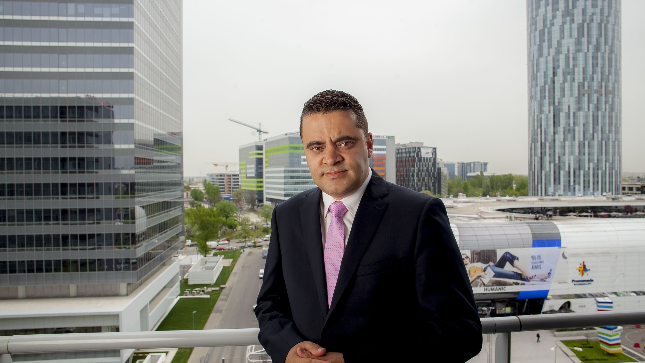 Interviu cu Sofiane Benmaghnia, CEO multicultural care conduce operatiunile locale Holcim: Romania este o oaza de frumusete si locul ideal pentru business