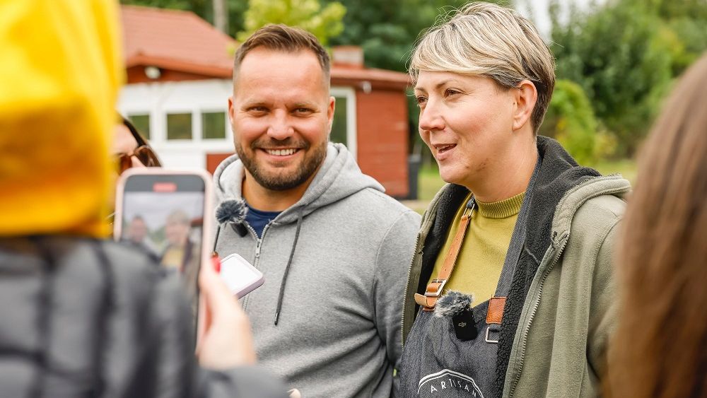 Au lăsat ingineria pentru a produce pâine și ciuperci pleurotus: Povestea familiei Barabaș din Maramureș