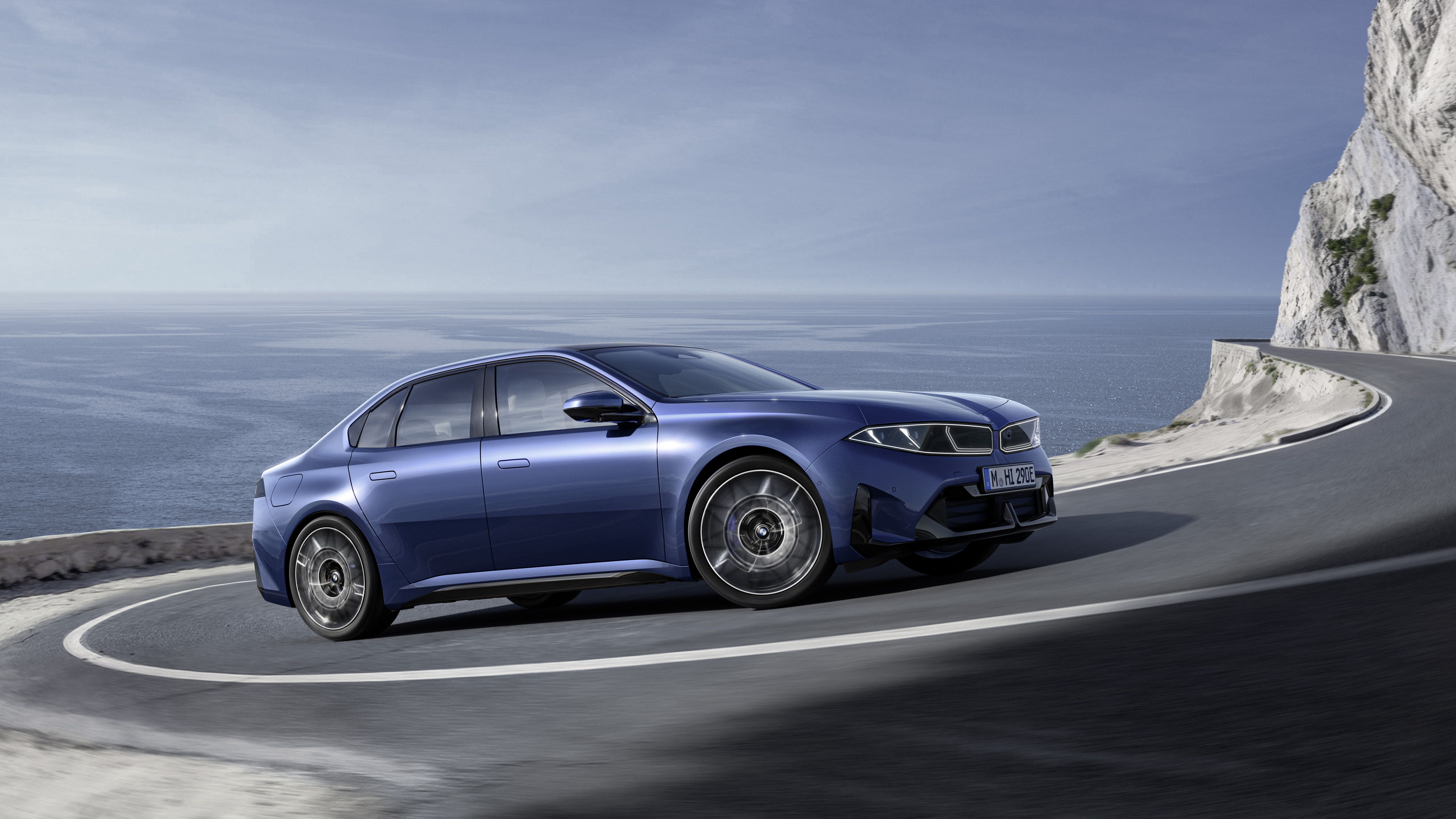 FOTO | BMW aduce rețeta „Neue Klasse” în lumea berlinelor. Ce autonomie și ce performanțe are noul i3