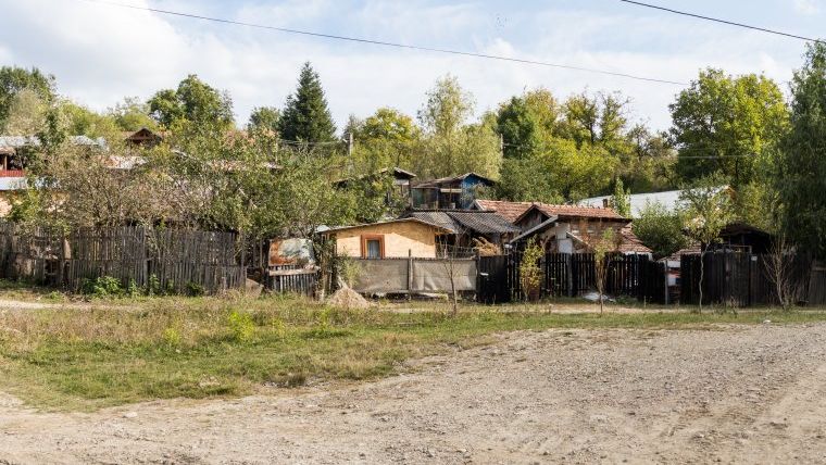 96% din locuintele din Romania sunt detinute in proprietate, insa 30% dintre romani nu au apa curenta, baie si grup sanitar in casa