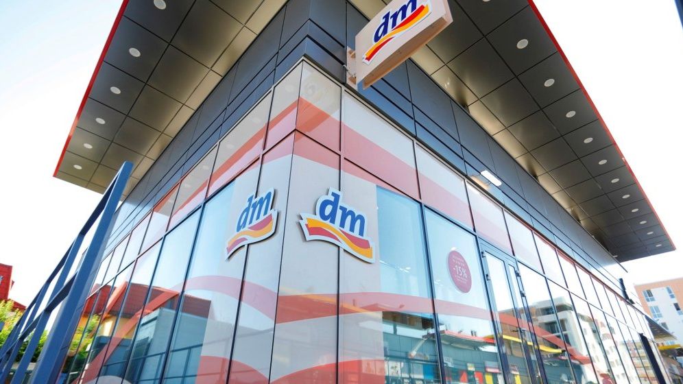 dm drogerie markt lansează oficial magazinul online în România. Retailerul urmează să lanseze și o aplicație în acest an