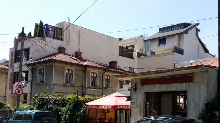 Review George Butunoiu: Ce le mai place oamenilor sa viseze si sa inventeze personaje iconice din nimic...