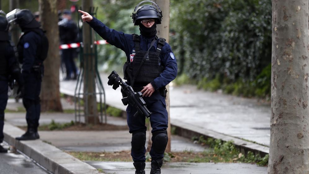 Atac terorist la Paris: un bărbat decapitat pentru caricaturi cu Mahomed